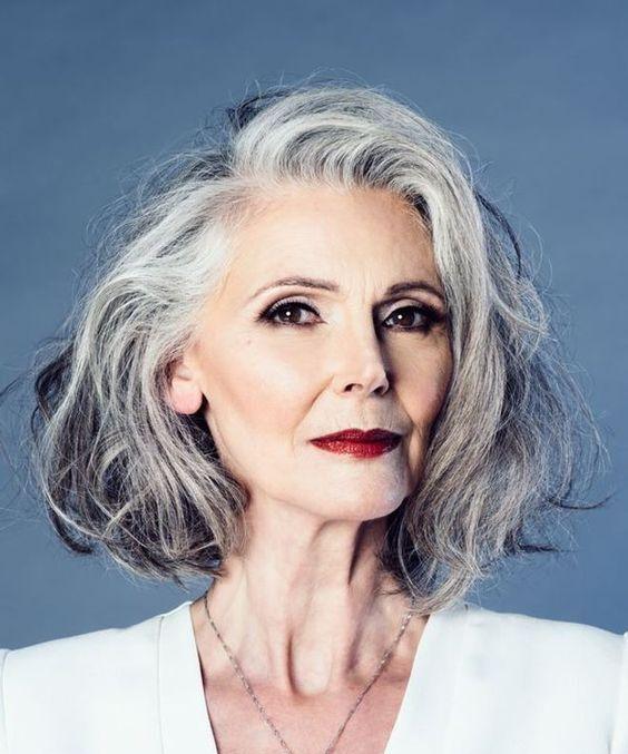coupe femme de 70 ans pixie