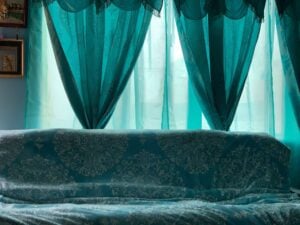 fer a repasser sur tissu bleu